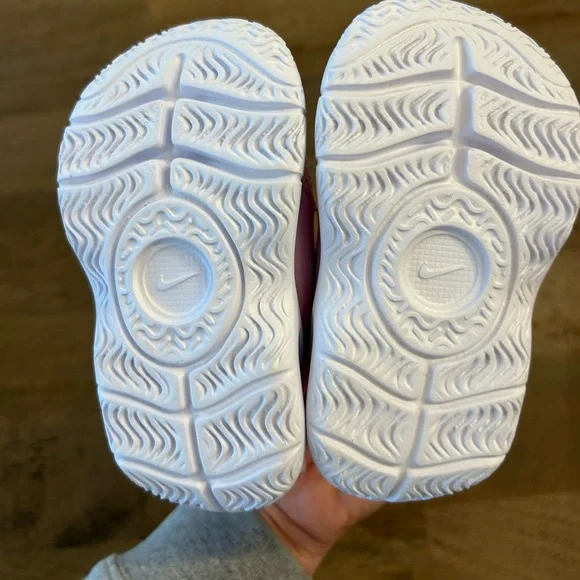 Nike Kids Light Pink Sneakers Size 4C - Picture 4 of 8